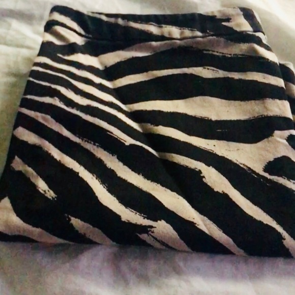 H&M WOMEN’S MINI SKIRT ZEBRA PRINT SIZE 6 - Picture 4 of 8